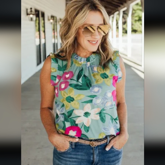 ♥️New Green floral top - Picture 2 of 16